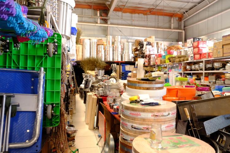 日用百货市场摊位货物堆积现象探析 挑战与应对